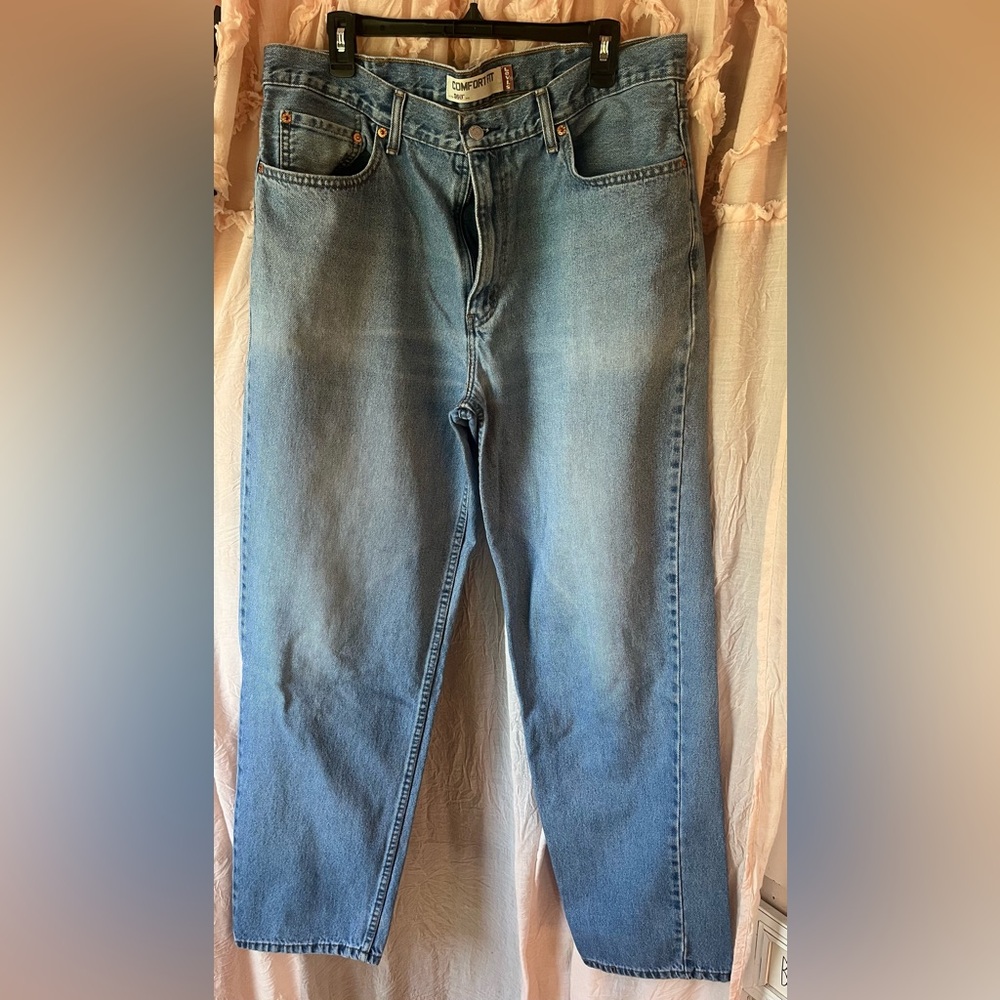 Vintage Levi's 560 Comfort Fit Light Wash Jeans 38X34